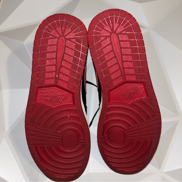 Men's Nike Air Jordan Future Low Red sneakers  US Size 9.5 - Picture 3 of 6